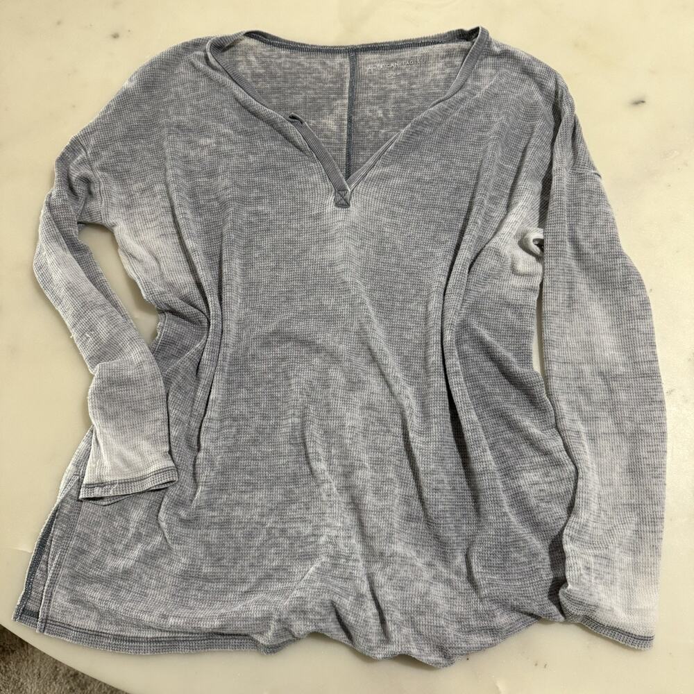 American Eagle Women M Gray Waffle Knit Henley Shirt Top Relaxed Fit Cotton Bld